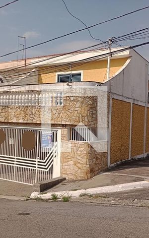 Casa à venda com 230m², 3 quartos e 2 vagasFachada