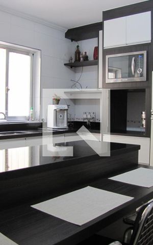 Casa à venda com 230m², 3 quartos e 2 vagasCozinha