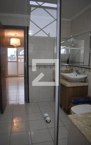Casa para alugar com 240m², 3 quartos e 6 vagasBanheiro da suíte