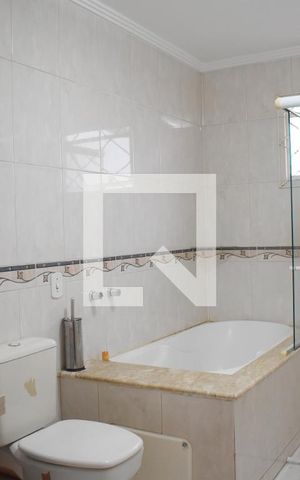 Casa para alugar com 240m², 3 quartos e 6 vagasBanheiro da suíte