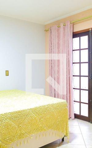 Casa à venda com 150m², 3 quartos e 4 vagas Casa à venda com 150m², 3 quartos e 4 vagasSuite