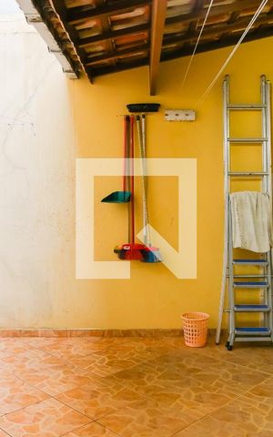 Casa à venda com 150m², 3 quartos e 4 vagas Casa à venda com 150m², 3 quartos e 4 vagasChurrasqueira e Quintal