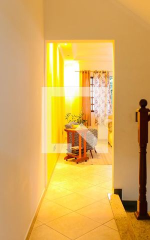 Casa à venda com 150m², 3 quartos e 4 vagas Casa à venda com 150m², 3 quartos e 4 vagasCorredor
