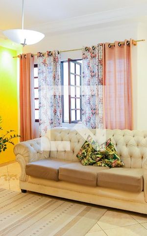 Casa à venda com 150m², 3 quartos e 4 vagas Casa à venda com 150m², 3 quartos e 4 vagasSala