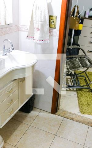 Casa à venda com 150m², 3 quartos e 4 vagas Casa à venda com 150m², 3 quartos e 4 vagasBanheiro da Suite