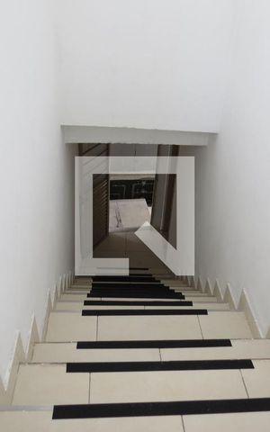 Casa para alugar com 60m², 1 quarto e sem vagaEntrada Escadas