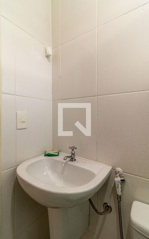 Casa à venda com 60m², 3 quartos e 3 vagas Casa à venda com 60m², 3 quartos e 3 vagasBanheiro