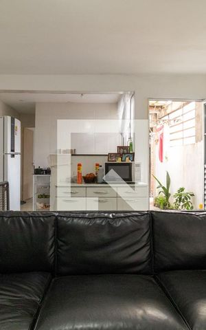 Casa à venda com 60m², 3 quartos e 3 vagas Casa à venda com 60m², 3 quartos e 3 vagasSala