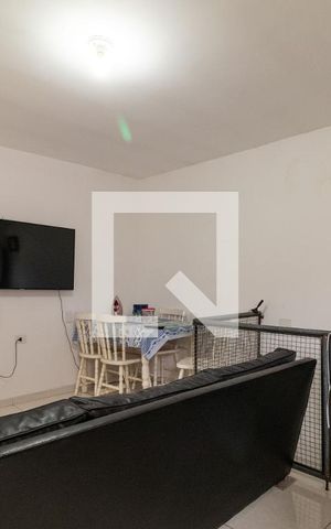 Casa à venda com 60m², 3 quartos e 3 vagas Casa à venda com 60m², 3 quartos e 3 vagasSala