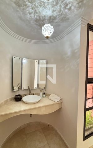 Apartamento à venda com 250m², 4 quartos e 2 vagas Apartamento à venda com 250m², 4 quartos e 2 vagasLavabo