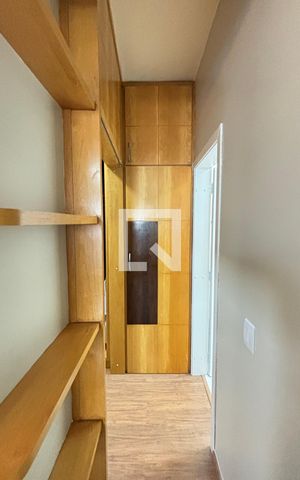 Apartamento à venda com 250m², 4 quartos e 2 vagas Apartamento à venda com 250m², 4 quartos e 2 vagasCloset Suite