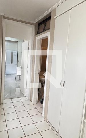 Apartamento à venda com 250m², 4 quartos e 2 vagas Apartamento à venda com 250m², 4 quartos e 2 vagasÁrea de Serviço
