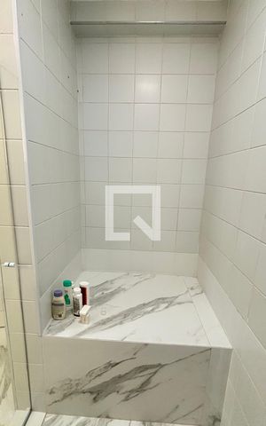 Apartamento à venda com 250m², 4 quartos e 2 vagas Apartamento à venda com 250m², 4 quartos e 2 vagasBanheiro