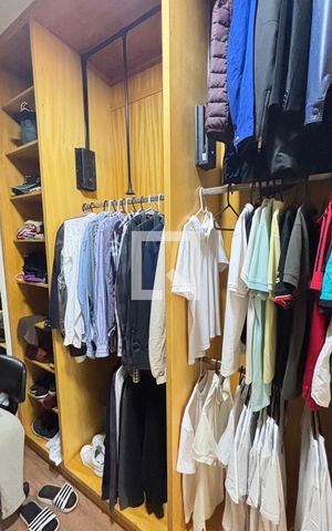 Apartamento à venda com 250m², 4 quartos e 2 vagas Apartamento à venda com 250m², 4 quartos e 2 vagasCloset Suite