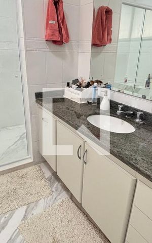 Apartamento à venda com 250m², 4 quartos e 2 vagas Apartamento à venda com 250m², 4 quartos e 2 vagasBanheiro da Suíte