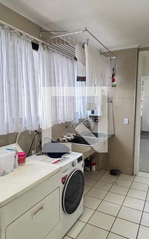 Apartamento à venda com 250m², 4 quartos e 2 vagas Apartamento à venda com 250m², 4 quartos e 2 vagasÁrea de Serviço