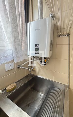 Apartamento à venda com 250m², 4 quartos e 2 vagas Apartamento à venda com 250m², 4 quartos e 2 vagasÁrea de Serviço