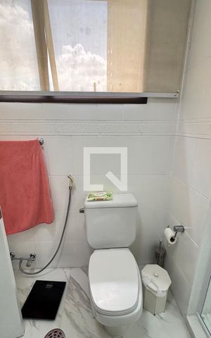 Apartamento à venda com 250m², 4 quartos e 2 vagas Apartamento à venda com 250m², 4 quartos e 2 vagasBanheiro da Suíte