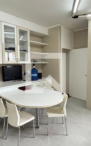 Apartamento à venda com 250m², 4 quartos e 2 vagas Apartamento à venda com 250m², 4 quartos e 2 vagasCozinha