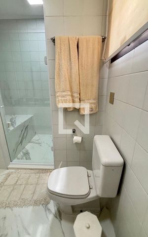 Apartamento à venda com 250m², 4 quartos e 2 vagas Apartamento à venda com 250m², 4 quartos e 2 vagasBanheiro