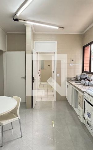 Apartamento à venda com 250m², 4 quartos e 2 vagas Apartamento à venda com 250m², 4 quartos e 2 vagasCozinha