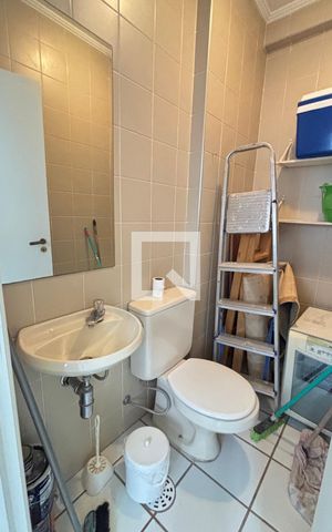 Apartamento à venda com 250m², 4 quartos e 2 vagas Apartamento à venda com 250m², 4 quartos e 2 vagasÁrea de Serviço - Banheiro