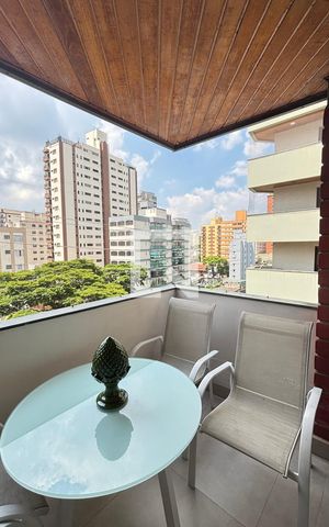 Apartamento à venda com 250m², 4 quartos e 2 vagas Apartamento à venda com 250m², 4 quartos e 2 vagasSala - Sala de Estar Varanda