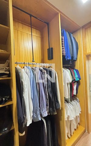 Apartamento à venda com 250m², 4 quartos e 2 vagas Apartamento à venda com 250m², 4 quartos e 2 vagasCloset Suite