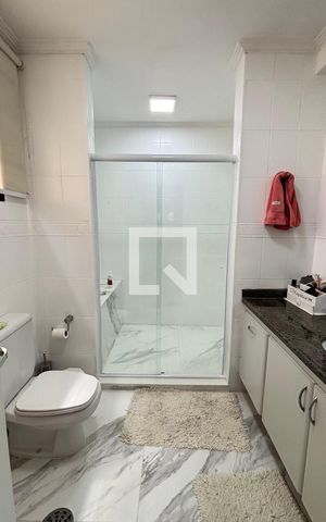 Apartamento à venda com 250m², 4 quartos e 2 vagas Apartamento à venda com 250m², 4 quartos e 2 vagasBanheiro da Suíte
