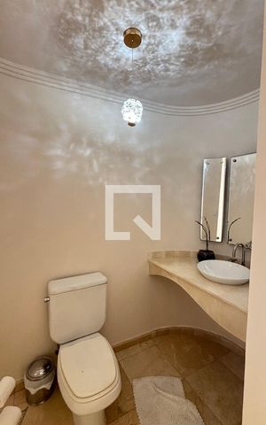 Apartamento à venda com 250m², 4 quartos e 2 vagas Apartamento à venda com 250m², 4 quartos e 2 vagasLavabo