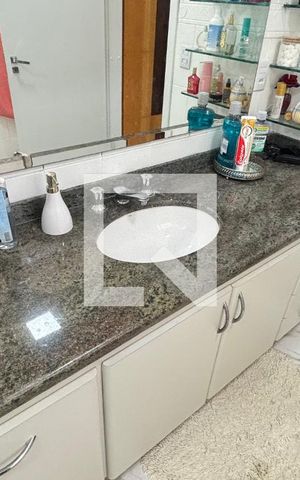 Apartamento à venda com 250m², 4 quartos e 2 vagas Apartamento à venda com 250m², 4 quartos e 2 vagasBanheiro da Suíte