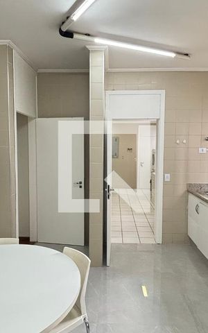 Apartamento à venda com 250m², 4 quartos e 2 vagas Apartamento à venda com 250m², 4 quartos e 2 vagasCozinha