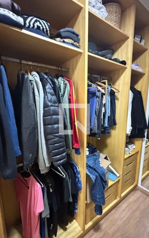 Apartamento à venda com 250m², 4 quartos e 2 vagas Apartamento à venda com 250m², 4 quartos e 2 vagasCloset Suite