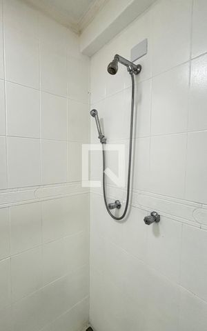 Apartamento à venda com 250m², 4 quartos e 2 vagas Apartamento à venda com 250m², 4 quartos e 2 vagasBanheiro da Suíte