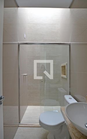 Casa de condomínio à venda com 153m², 3 quartos e 2 vagasBanheiro 