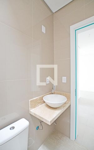 Casa de condomínio à venda com 153m², 3 quartos e 2 vagasBanheiro 
