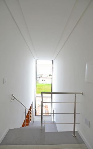 Casa de condomínio à venda com 153m², 3 quartos e 2 vagasHall