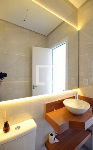 Casa de condomínio à venda com 153m², 3 quartos e 2 vagasLavabo