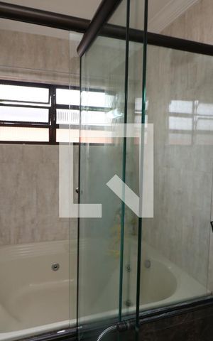 Casa à venda com 300m², 3 quartos e 5 vagasBanheiro do Quarto 1