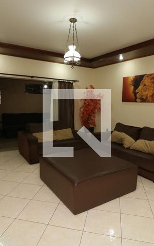 Casa à venda com 300m², 3 quartos e 5 vagasSala