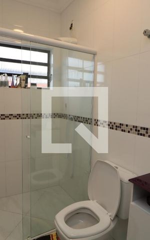 Casa à venda com 300m², 3 quartos e 5 vagasBanheiro do Quarto 2