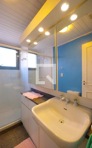 Apartamento à venda com 400m², 4 quartos e 3 vagasBanheiro da Suíte 2