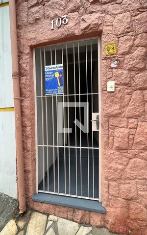 Casa para alugar com 100m², 2 quartos e sem vaga Casa para alugar com 100m², 2 quartos e sem vagaFachada