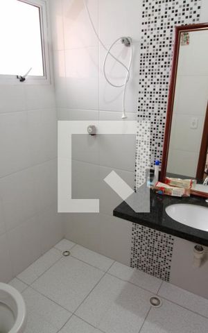 Casa à venda com 64m², 2 quartos e 2 vagasBanheiro da Suíte 1