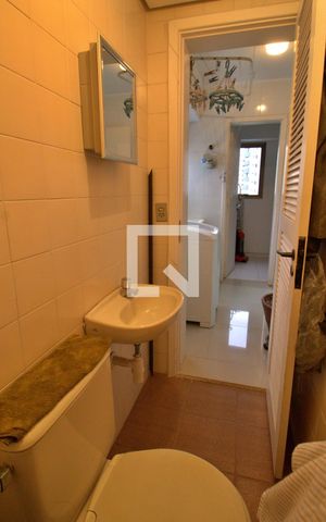 Apartamento à venda com 104m², 3 quartos e 2 vagas Apartamento à venda com 104m², 3 quartos e 2 vagasBanheiro de Serviço