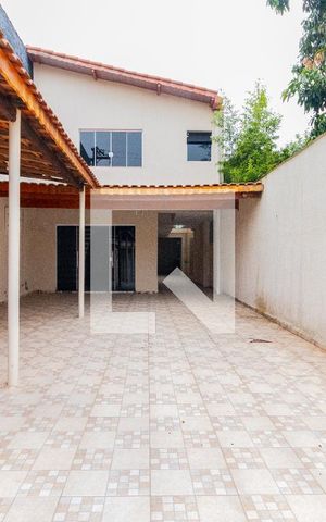 Casa à venda com 150m², 3 quartos e 3 vagas Casa à venda com 150m², 3 quartos e 3 vagasQuintal/Garagem