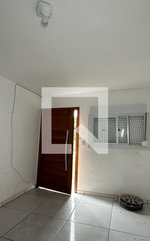 Casa para alugar com 60m², 3 quartos e 1 vagaSala