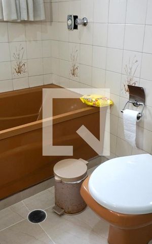 Casa de condomínio à venda com 194m², 3 quartos e 3 vagas Casa de condomínio à venda com 194m², 3 quartos e 3 vagasBanheiro