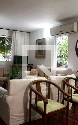 Casa de condomínio à venda com 194m², 3 quartos e 3 vagas Casa de condomínio à venda com 194m², 3 quartos e 3 vagasSala