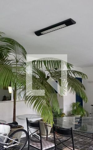 Casa de condomínio à venda com 194m², 3 quartos e 3 vagas Casa de condomínio à venda com 194m², 3 quartos e 3 vagasEntrada